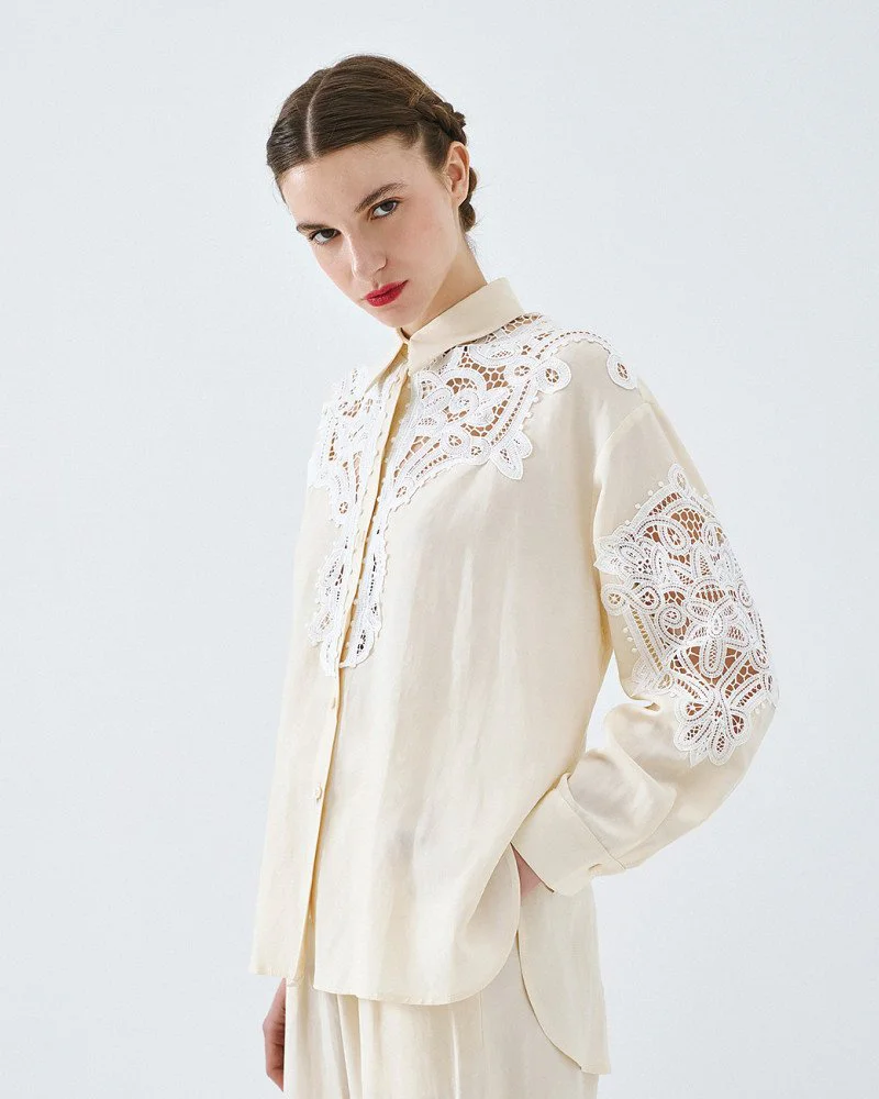 Access Fashion | Shirt with lace details